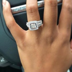 Stunning 2 carat white gold engagement ring from Zales.